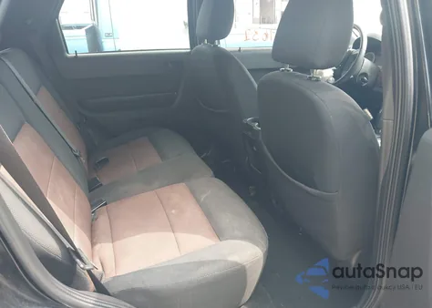 2008 Ford Escape Xlt z USA, uszkodzony, nr VIN 1FMCU93108KA68918